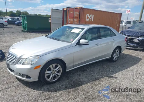 2011 Mercedes-Benz E 350 4Matic z USA, uszkodzony, nr VIN WDDHF8HB8BA463304